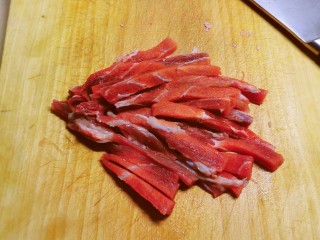 4、黑胡椒牛柳,牛肉切条状