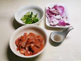 6、黑胡椒牛柳,食材处理好了