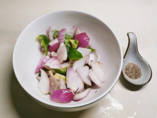 8、黑胡椒牛柳,出锅备用