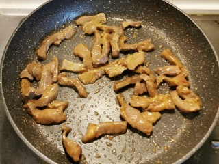 10、黑胡椒牛柳,炒至变色