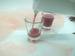 12、鲜榨石榴汁,迫不及待给自己倒上一杯