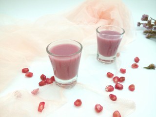 13、鲜榨石榴汁,孩子非常喜欢喝！