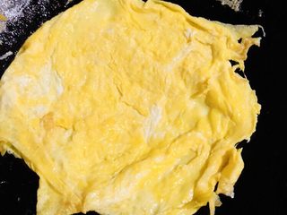 22、芹菜炒胡萝卜,一面凝固后翻面