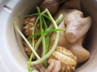 10、秋冬滋补篇:鲍鱼鸽子清补汤,加葱