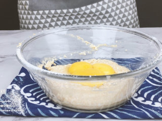 5、低脂低糖｜日式豆腐戚风蛋糕,加入蛋黄