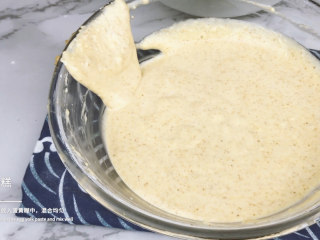 10、低脂低糖｜日式豆腐戚风蛋糕,使用刮刀搅拌均匀