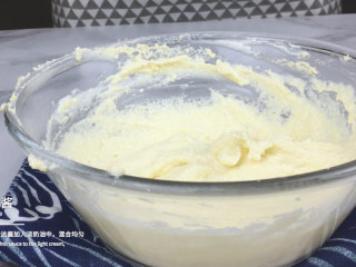 28、低脂低糖｜日式豆腐戚风蛋糕,使用刮刀混合均匀