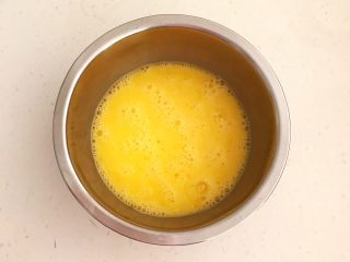 7、减脂快手菜  银芽炒蛋,充分调匀