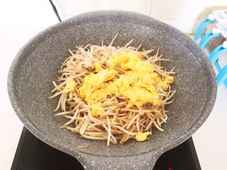 19、减脂快手菜  银芽炒蛋,加入炒鸡蛋