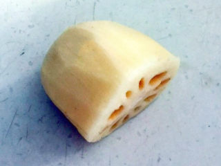 3、鲜虾饼,鲜藕半个，削皮后清洗