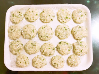 13、鲜虾饼,做成虾饼