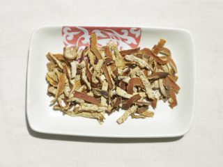 3、姜焖鸭,陈皮洗好备用;