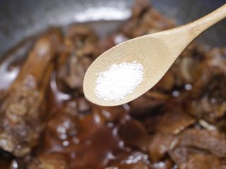 12、姜焖鸭,再加些许鸡精提鲜;