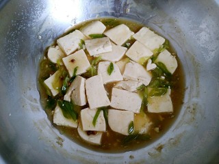 13、家常炖豆腐(健康无油版),健康无油鲜嫩美味的炖豆腐就可以出锅装盘啦!