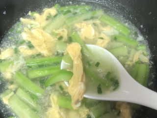 14、丝瓜蛋汤,这样丝瓜蛋汤就做好了