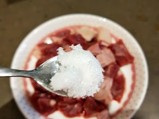 5、茄汁牛肉,白糖10克。