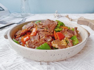 16、爆炒牛肉丝,当下酒菜再合适不过了。