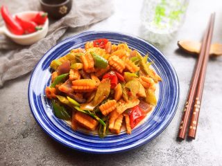 11、西芹泡椒爆鱿鱼,酸香辣鲜！