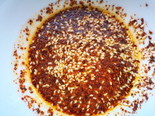 10、凉拌鸡丝,浇上热油炸香