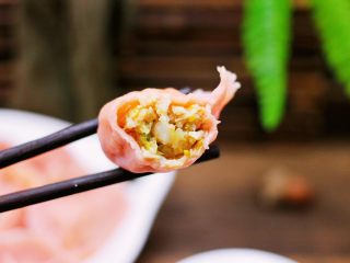 19、酸菜猪肉粉嫩饺子,酸爽可口的酸菜猪肉饺子太好吃了，老公一盘不够吃。