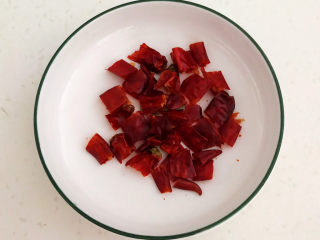 3、蒜蓉空心菜,干红辣椒段