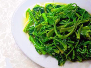 15、蒜蓉空心菜,蒜蓉空心菜清淡爽口，蒜香浓郁，特别适合夏季食用~