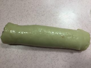 12、驴打滚,卷成长条，切去两头。