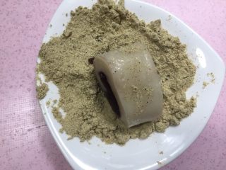 14、驴打滚,滚上熟黄豆粉。