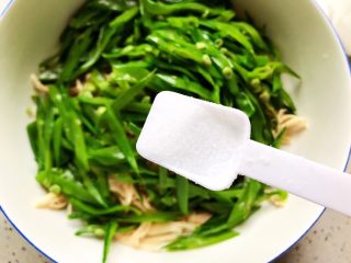 19、荷兰豆凉拌鸡丝,加一小勺细盐