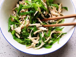 21、荷兰豆凉拌鸡丝,搅拌均匀，即可