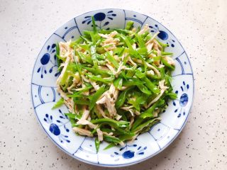 22、荷兰豆凉拌鸡丝,装盘