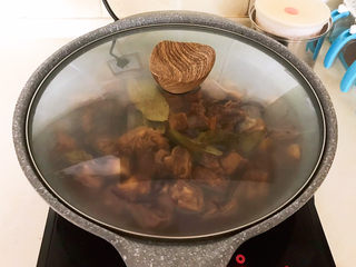 18、红焖牛肉,大火烧开后小火慢烧40分钟