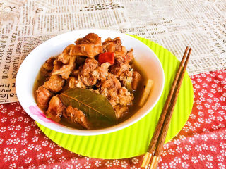 22、红焖牛肉,红烧牛肉香而不膻，肉烂而不散，真的很美味~