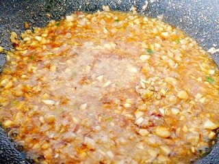 17、百变鸡蛋+香菇肉末鸡蛋羹,快速翻炒后加入水淀粉，少量蚝油