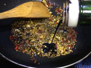 9、红烧酸辣魔芋花,放入老抽