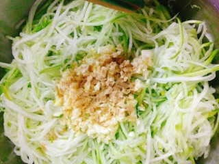 10、凉拌萝卜丝,放十三香