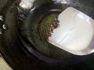 14、凉拌萝卜丝,爆香后铲出不要