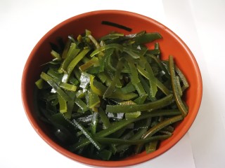 6、海带豆腐汤,切成段
