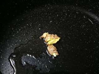 13、海带豆腐汤,放入姜