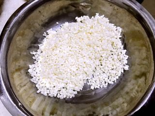 2、桂花藕，秋季平民的滋补佳品,糯米提前3小时泡好。