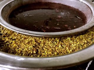 9、桂花藕，秋季平民的滋补佳品,红曲米筛漏放最上面。