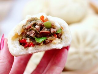 19、茄丁牛肉青椒包,酱香浓郁超好吃，老公一次吃一屉。