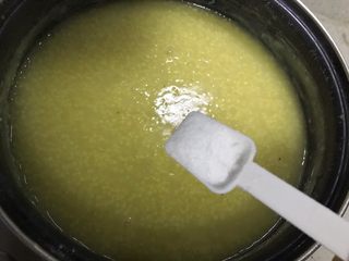 13、鸡汁海参小米粥,加一小勺细盐