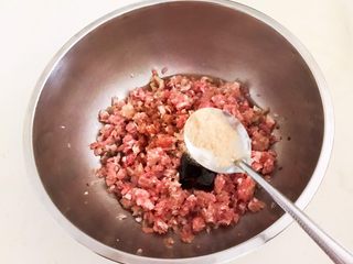 8、温州瘦肉丸,加入鸡精