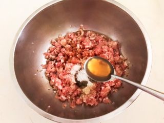 10、温州瘦肉丸,加入香油