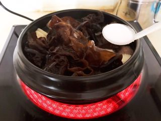 30、温州瘦肉丸,加入精盐