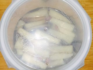 16、酱萝卜,盖上盖子放入冰箱冷藏两天后就可以食用啦(期待）????