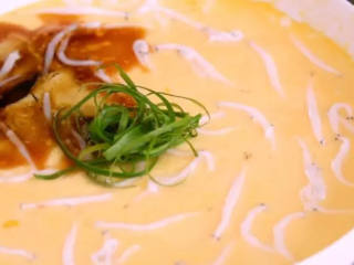 8、教你做好吃的银鱼蒸蛋，难度系数一般，味道好极了 ！,最后放入葱丝，淋上味汁