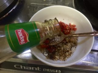 11、晨游百花林,朱朱兼白白➕剁椒蒜蓉蒸金针菇,加入一小勺蚝油