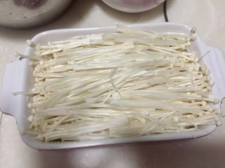 18、晨游百花林,朱朱兼白白➕剁椒蒜蓉蒸金针菇,铺上剩余一半的金针菇